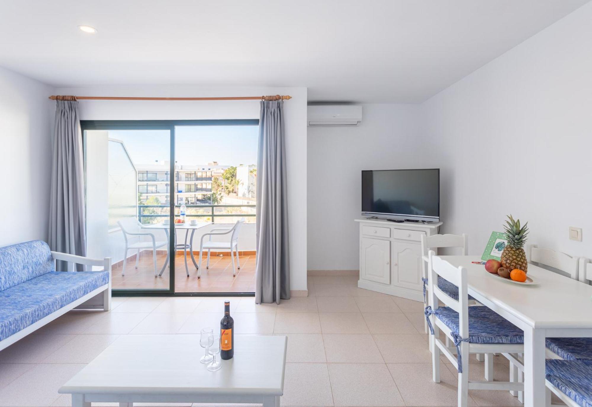 Es Dolc Apartments By Youroom Colonia de Sant Jordi Extérieur photo